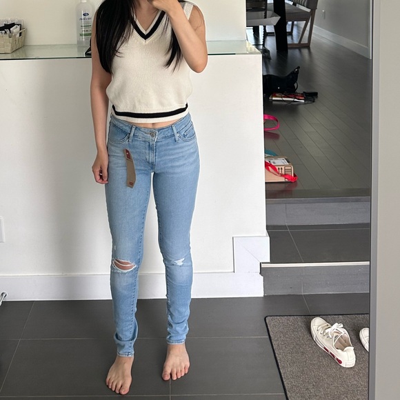 NWT Levi’s 711 Ripped Skinny Jeans Size 26 - Picture 1 of 4